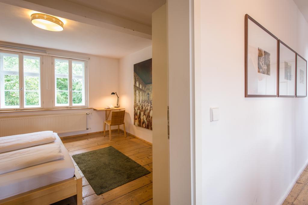 "Goethezimmer" Ferienwohnung Und Zimmer Am Burgplatz Weimar  Luaran gambar